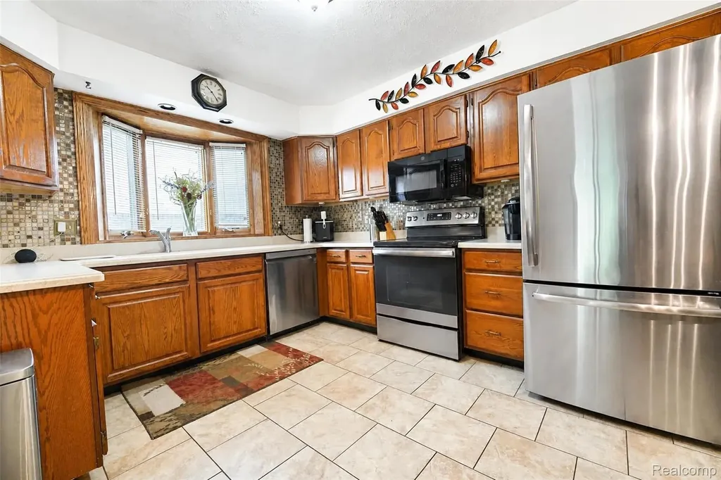 41768 Hanford Road Canton Charter Township MI 48187