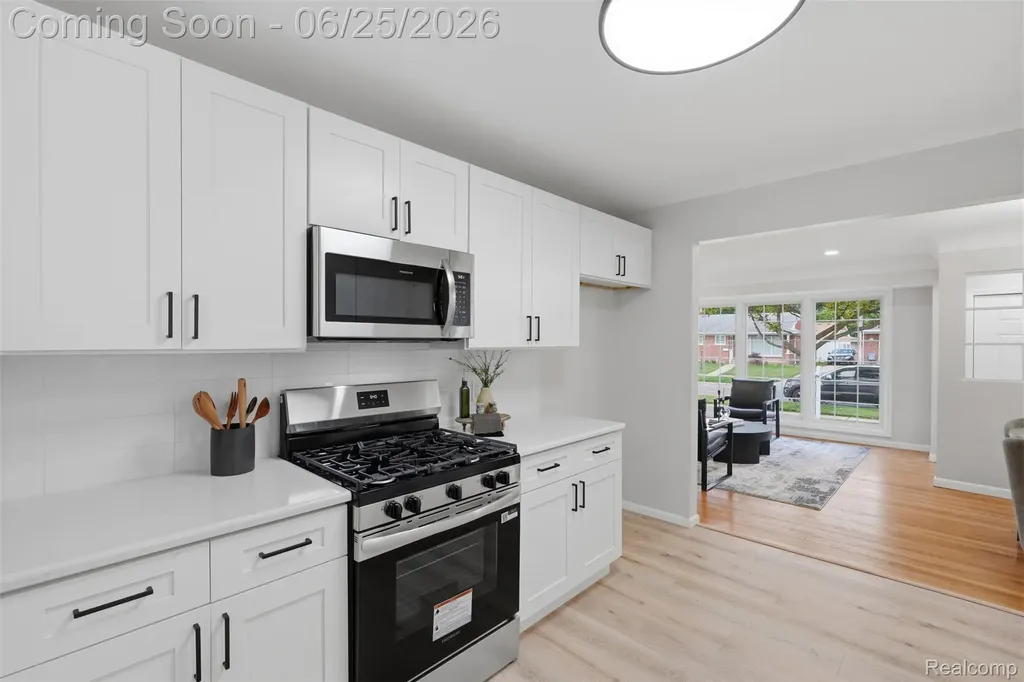8585 Dixie Lane Dearborn Heights City MI 48127