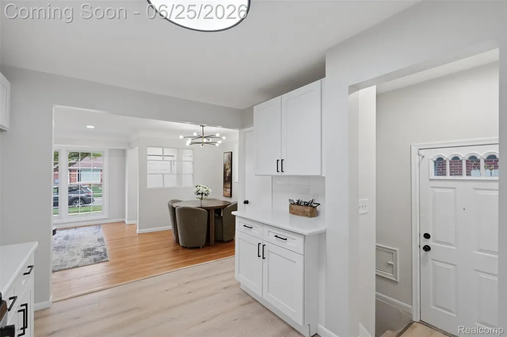8585 Dixie Lane Dearborn Heights City MI 48127