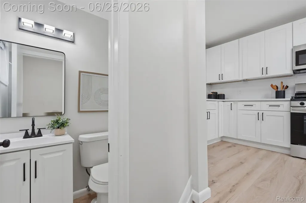 8585 Dixie Lane Dearborn Heights City MI 48127
