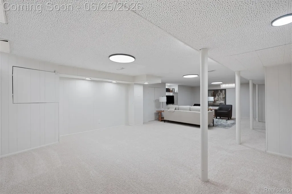 8585 Dixie Lane Dearborn Heights City MI 48127