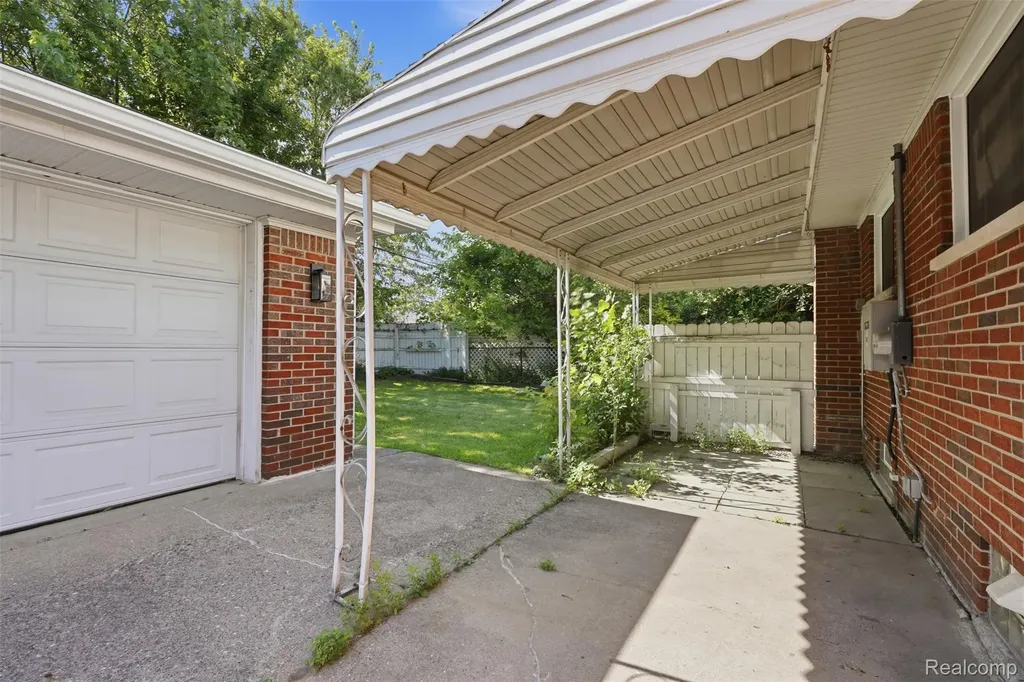 8585 Dixie Lane Dearborn Heights City MI 48127