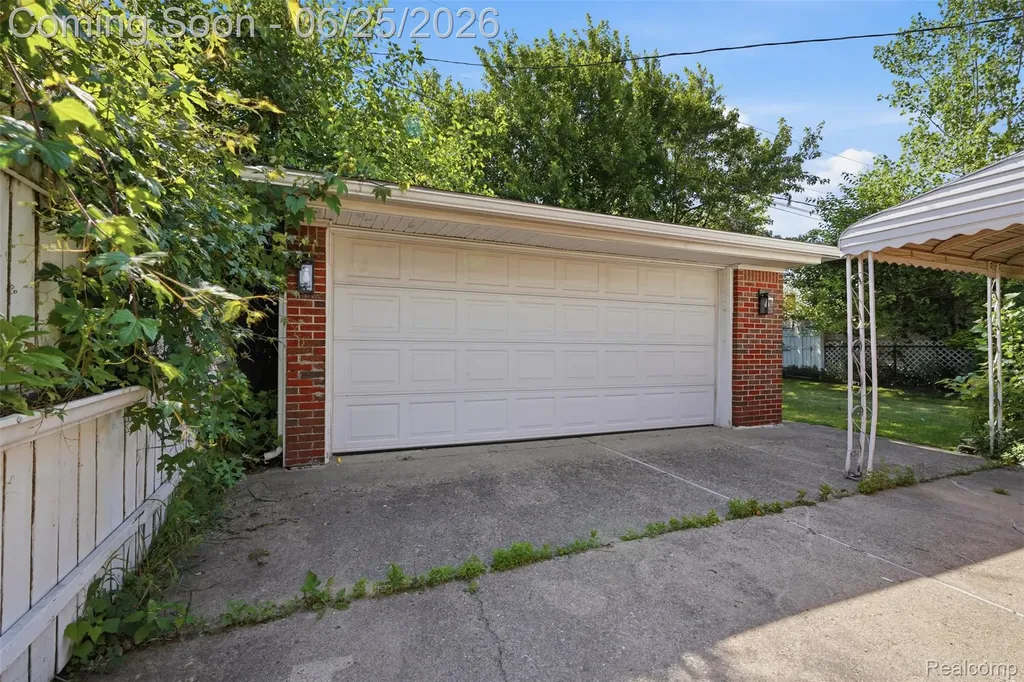8585 Dixie Lane Dearborn Heights City MI 48127