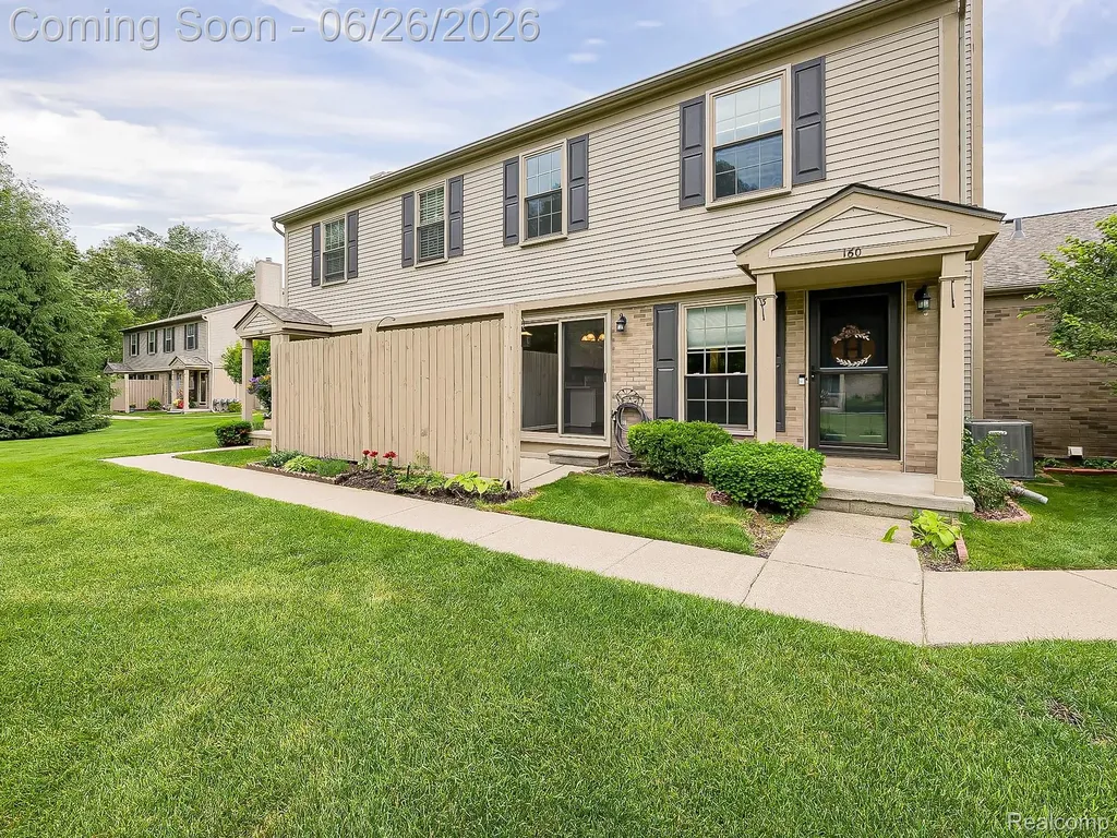 160 Pine Tree Ridge Drive Waterford Charter Township MI 48327