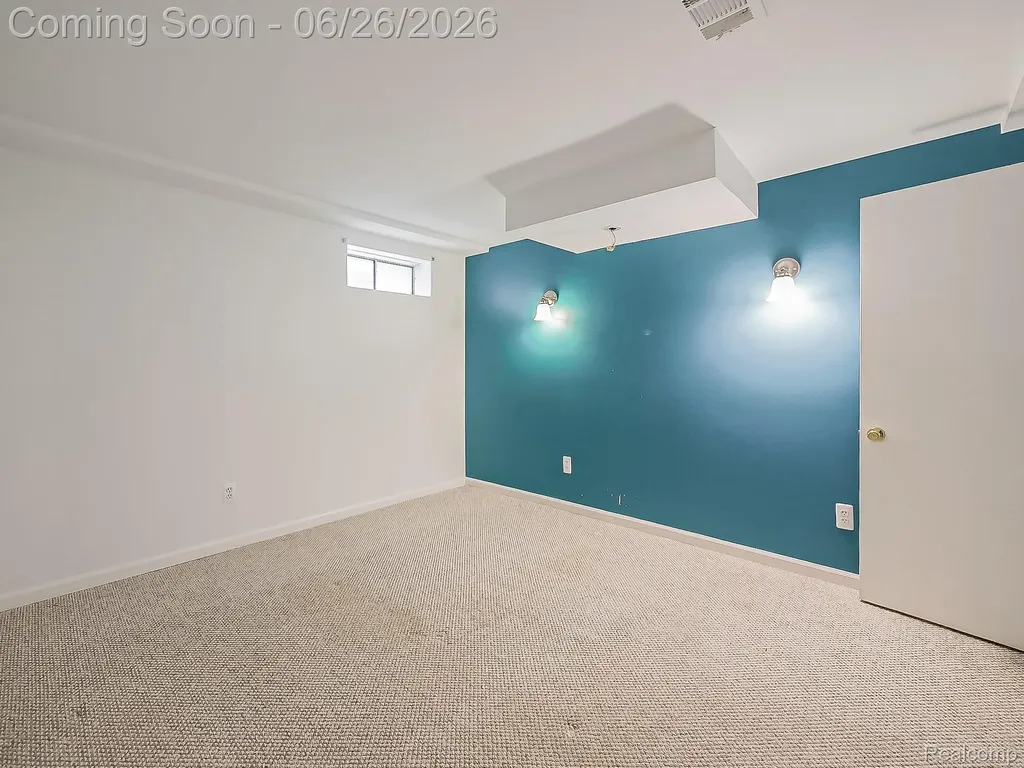 160 Pine Tree Ridge Drive Waterford Charter Township MI 48327