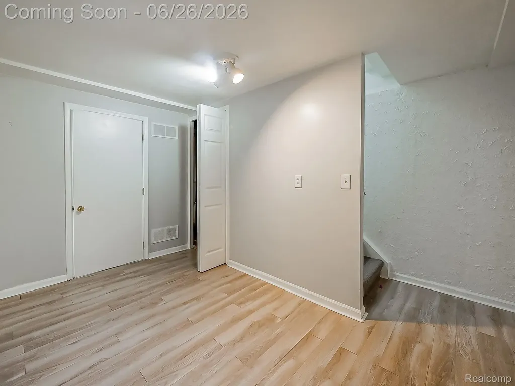 160 Pine Tree Ridge Drive Waterford Charter Township MI 48327
