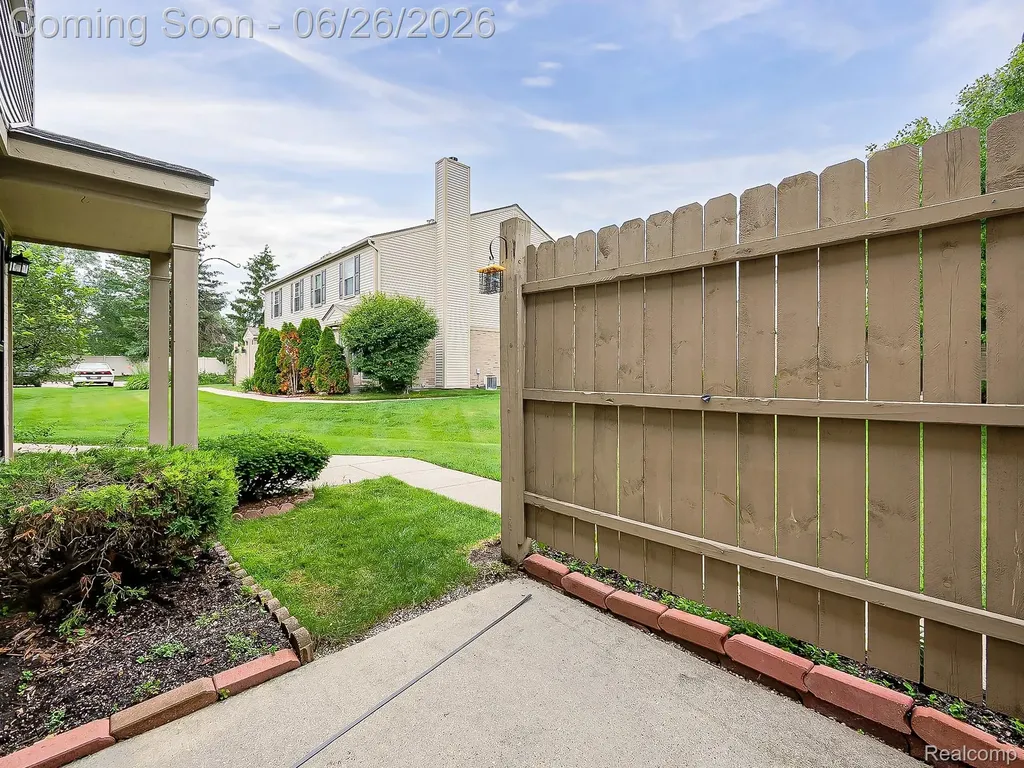 160 Pine Tree Ridge Drive Waterford Charter Township MI 48327