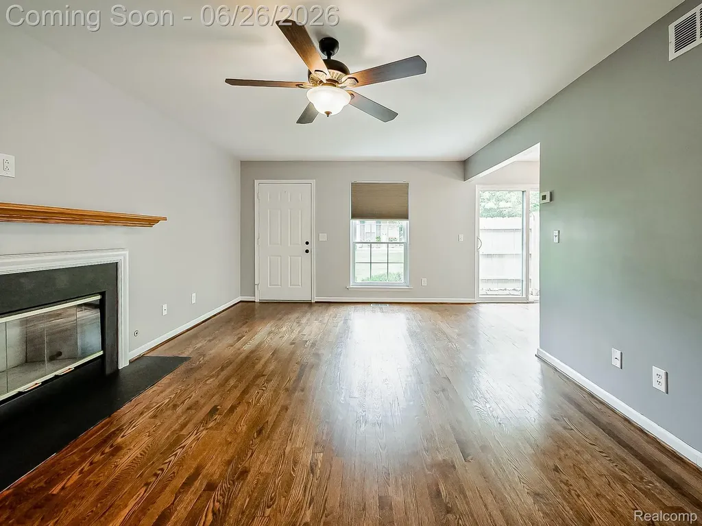 160 Pine Tree Ridge Drive Waterford Charter Township MI 48327