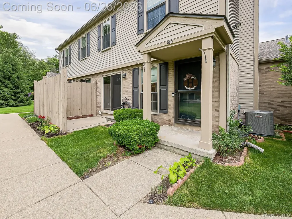 160 Pine Tree Ridge Drive Waterford Charter Township MI 48327