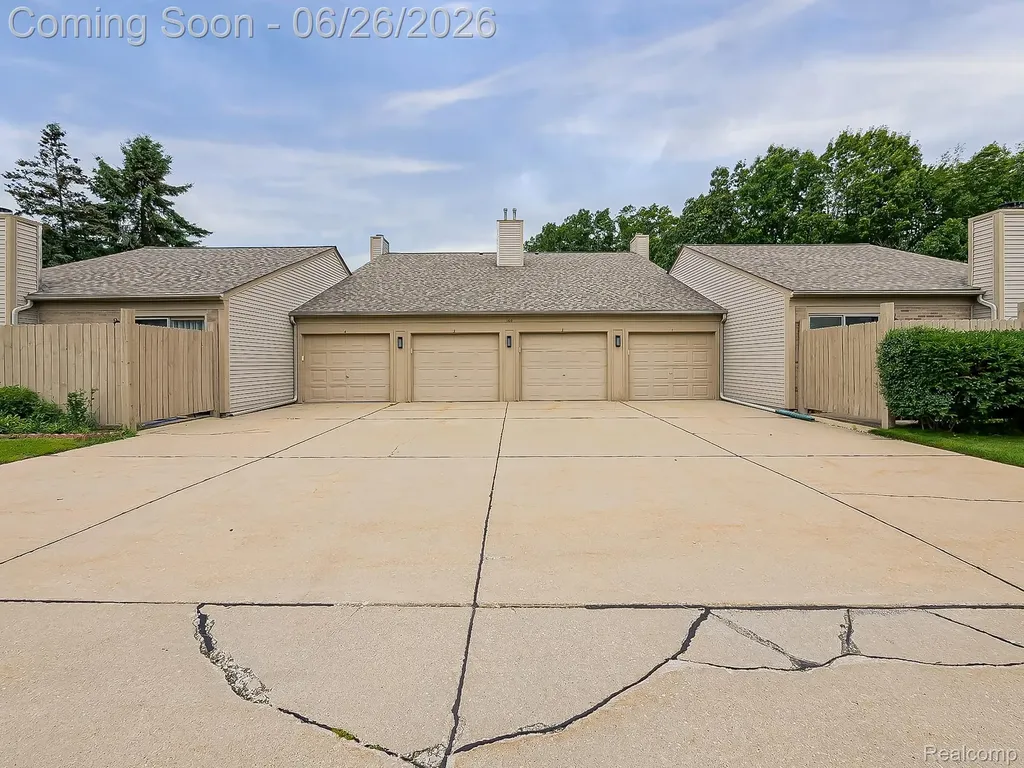 160 Pine Tree Ridge Drive Waterford Charter Township MI 48327