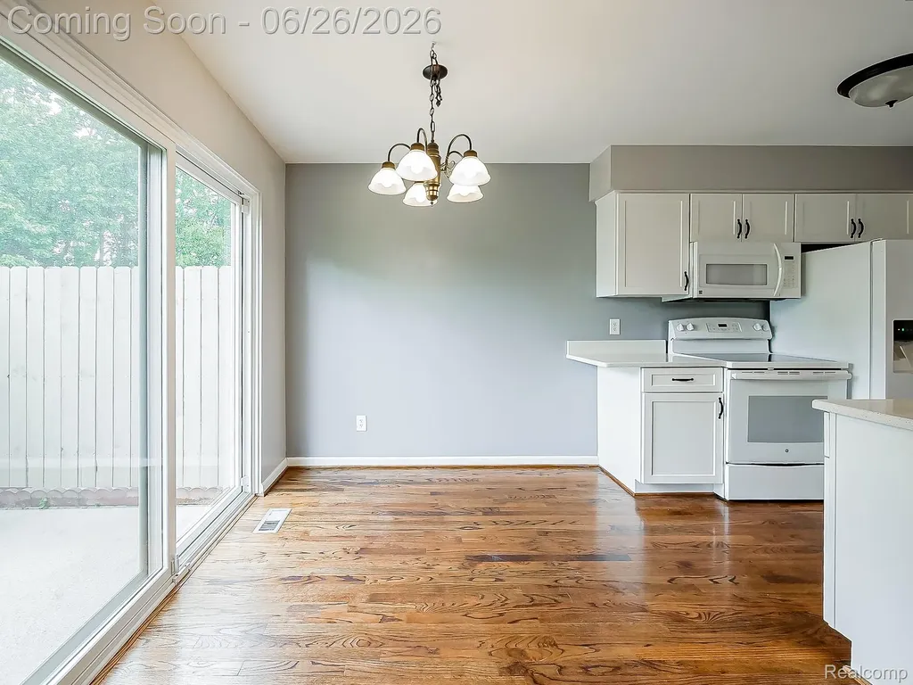 160 Pine Tree Ridge Drive Waterford Charter Township MI 48327