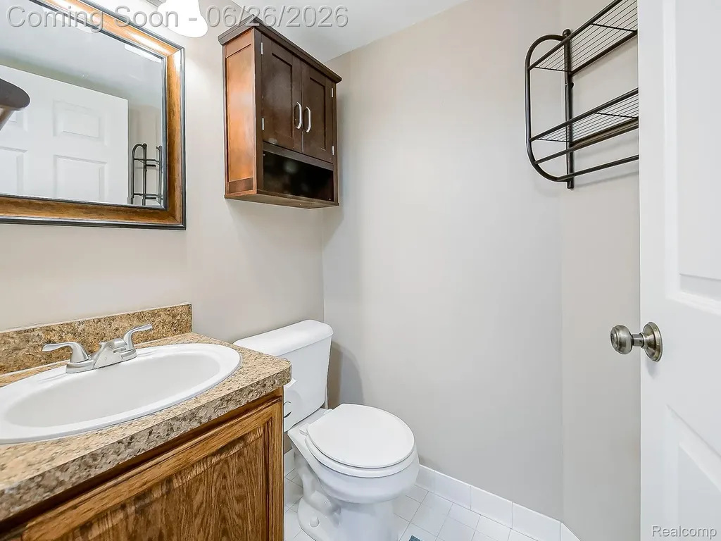 160 Pine Tree Ridge Drive Waterford Charter Township MI 48327