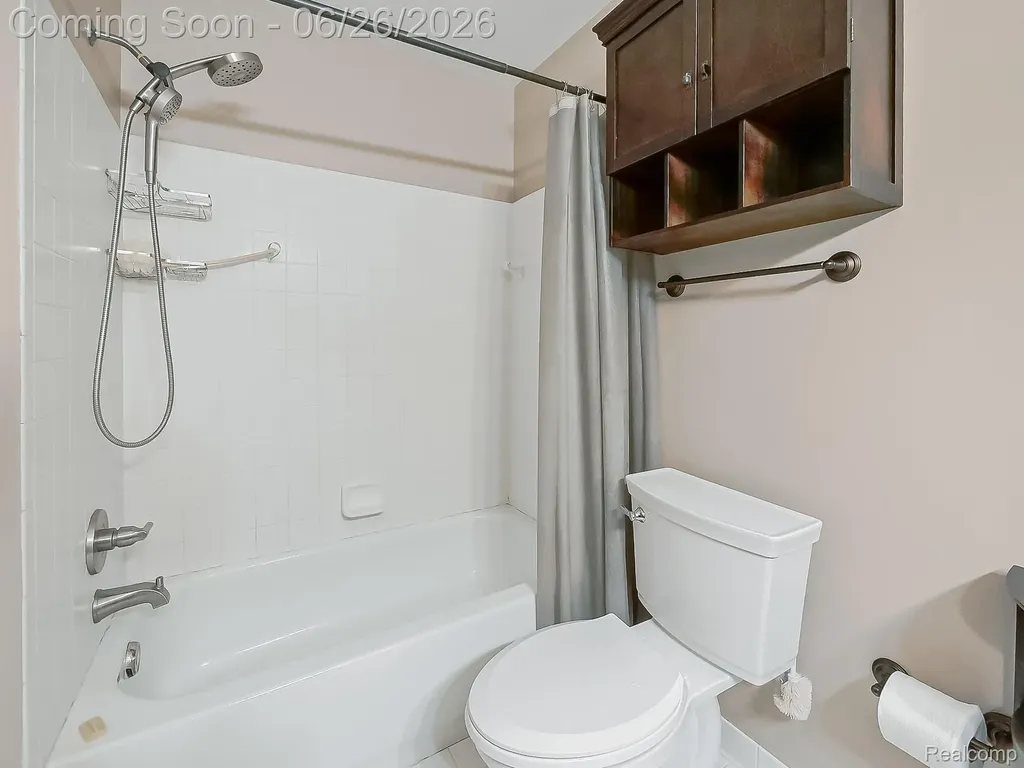160 Pine Tree Ridge Drive Waterford Charter Township MI 48327