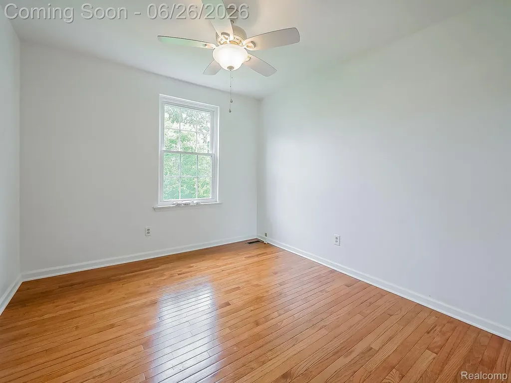 160 Pine Tree Ridge Drive Waterford Charter Township MI 48327