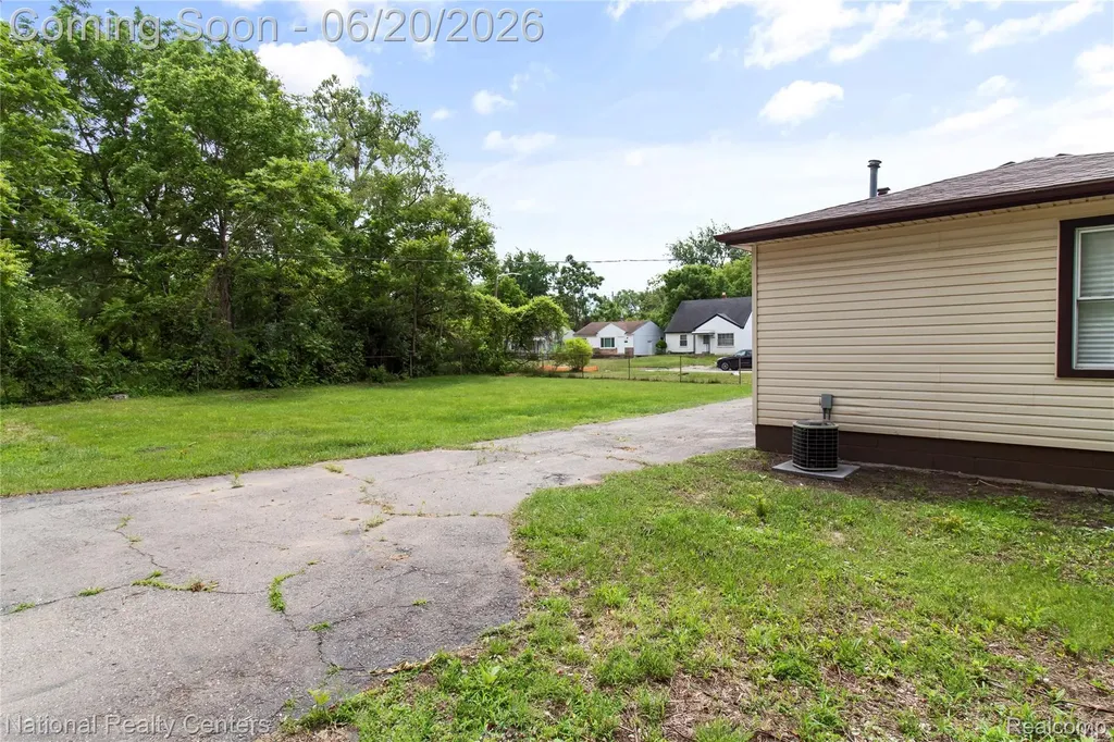 26862 Yale Street Detroit City MI 48141