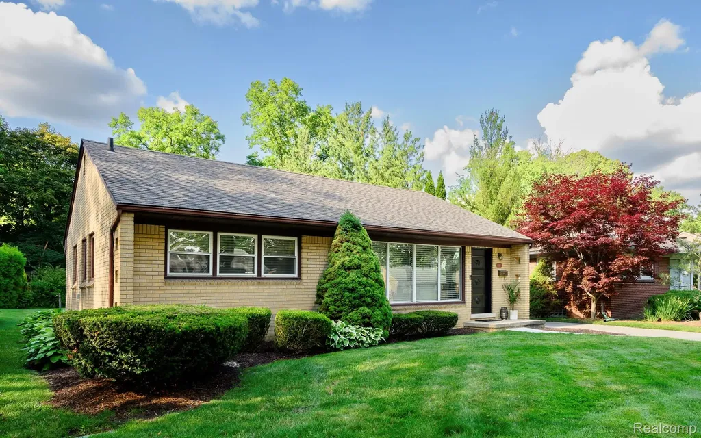 2151 Derby Road Birmingham City MI 48084