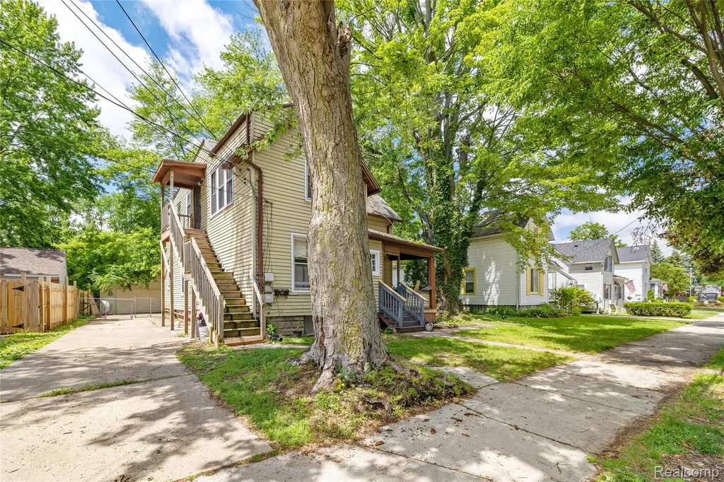 242 Crocker Boulevard Mt. Clemens City MI 48043