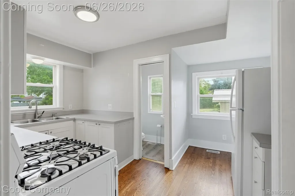 1956 Pinecrest Drive Ferndale City MI 48220