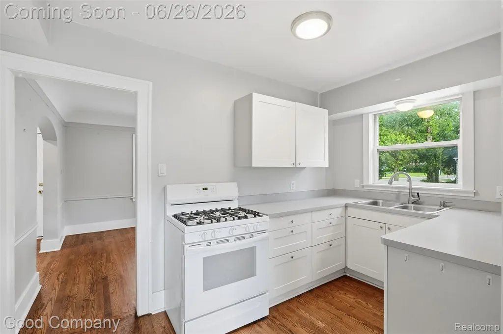1956 Pinecrest Drive Ferndale City MI 48220