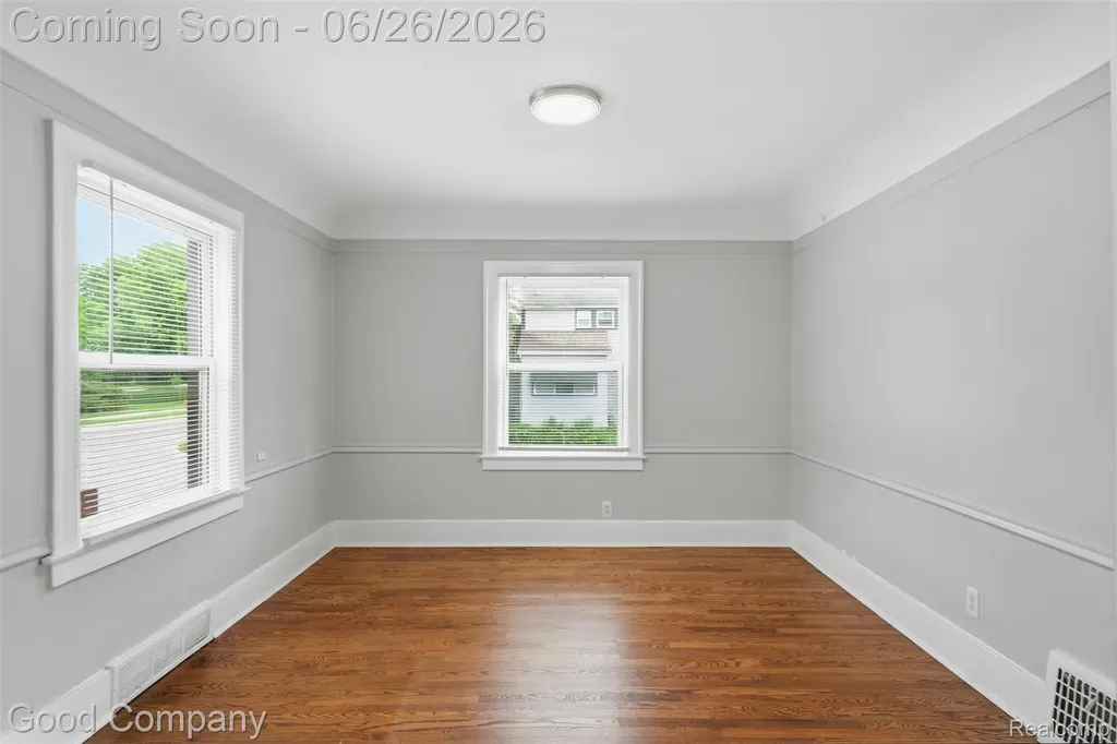 1956 Pinecrest Drive Ferndale City MI 48220
