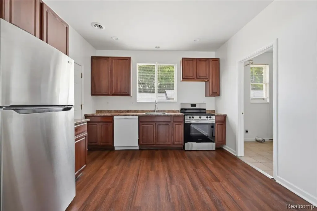 440 Robbe Avenue Belleville City MI 48111