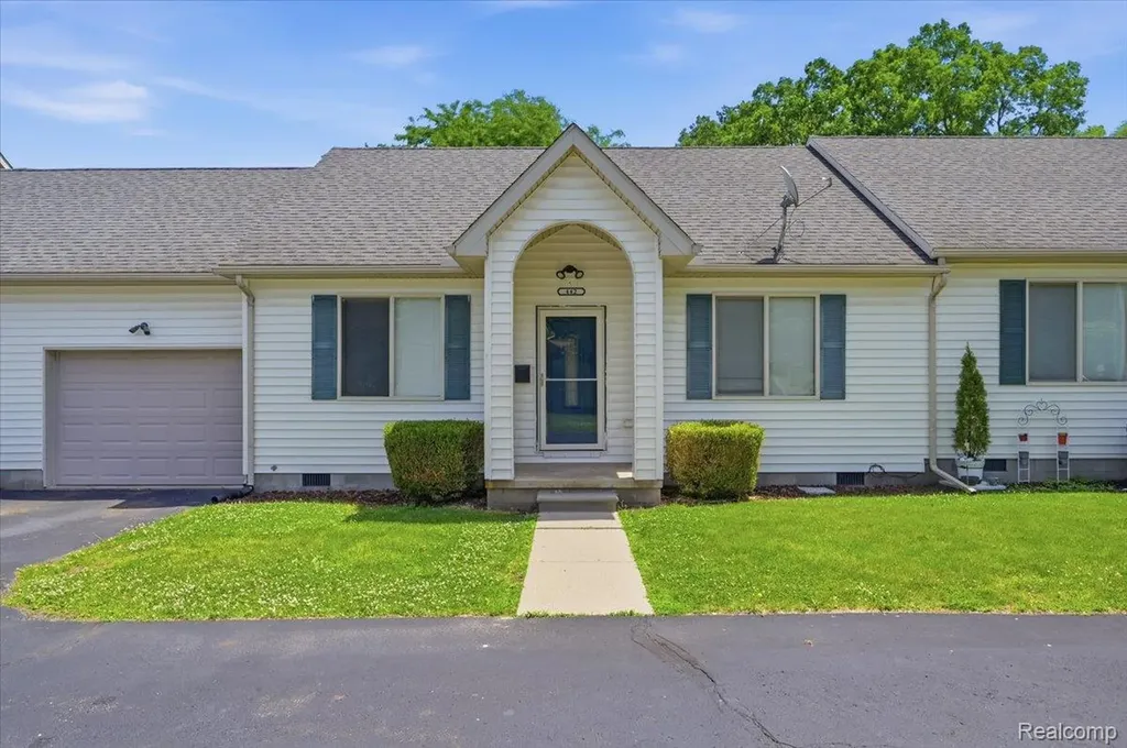440 Robbe Avenue Belleville City MI 48111