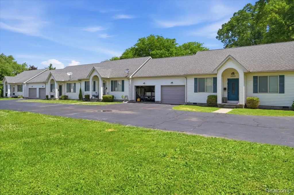 440 Robbe Avenue Belleville City MI 48111