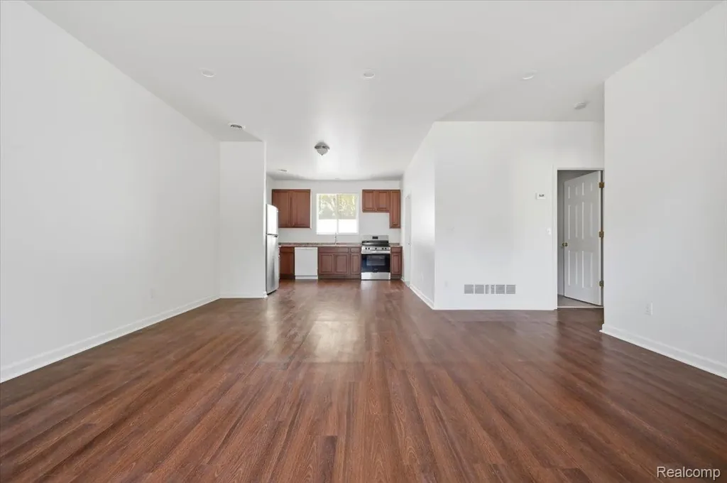 440 Robbe Avenue Belleville City MI 48111