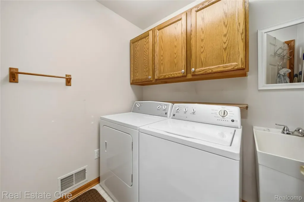 1214 Mountain Ash Drive Brighton City MI 48116