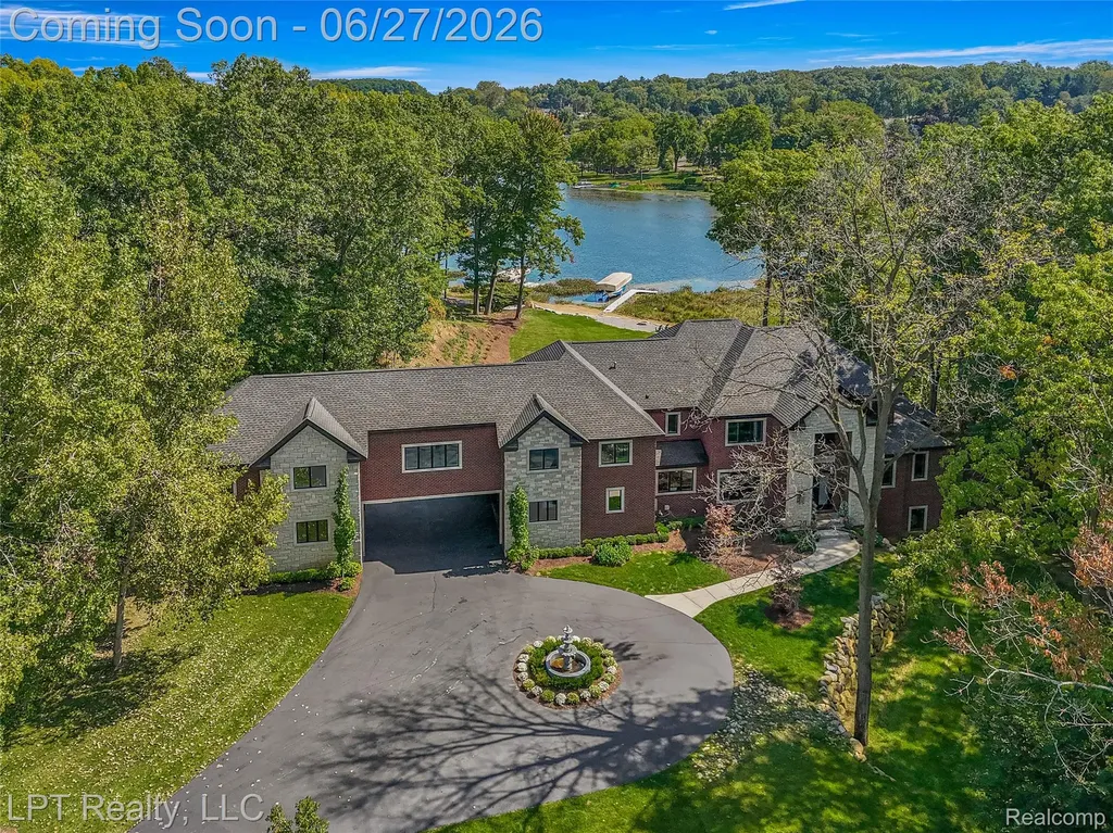 5029 Forest Valley Drive Independence Charter Township MI 48348