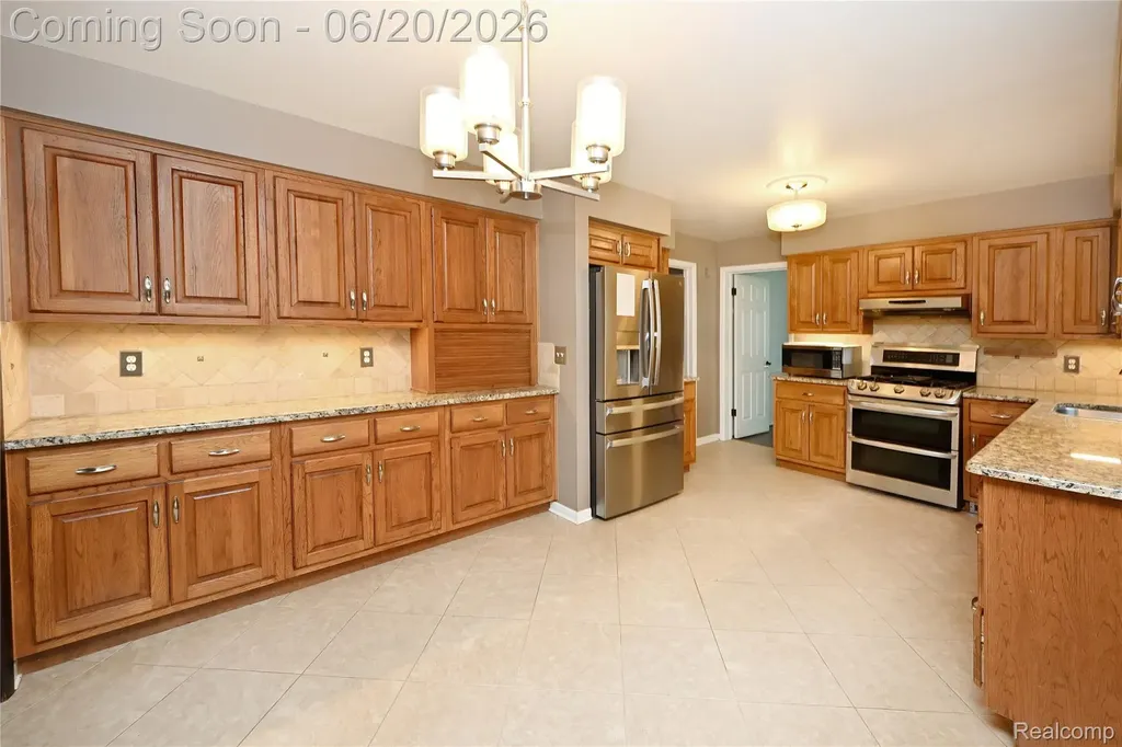 31310 Foxboro Way Beverly Hills Village MI 48025