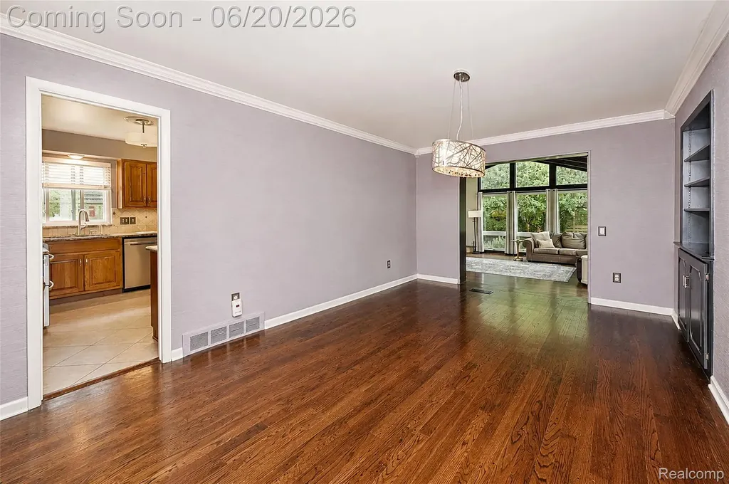 31310 Foxboro Way Beverly Hills Village MI 48025