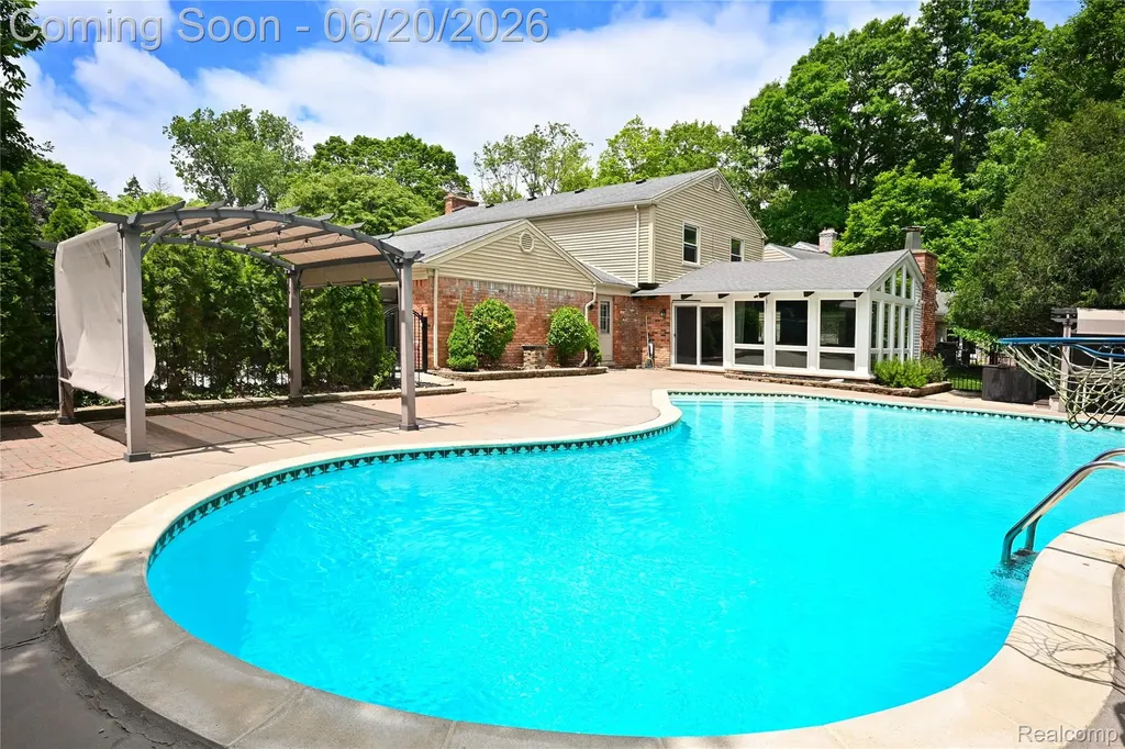 31310 Foxboro Way Beverly Hills Village MI 48025