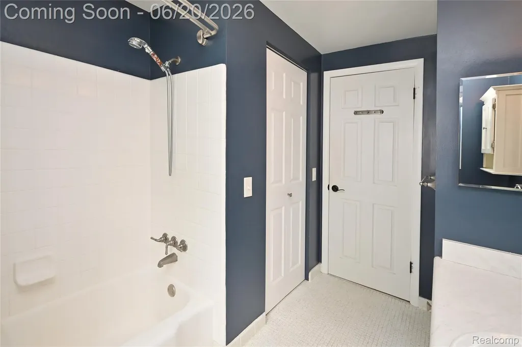 31310 Foxboro Way Beverly Hills Village MI 48025