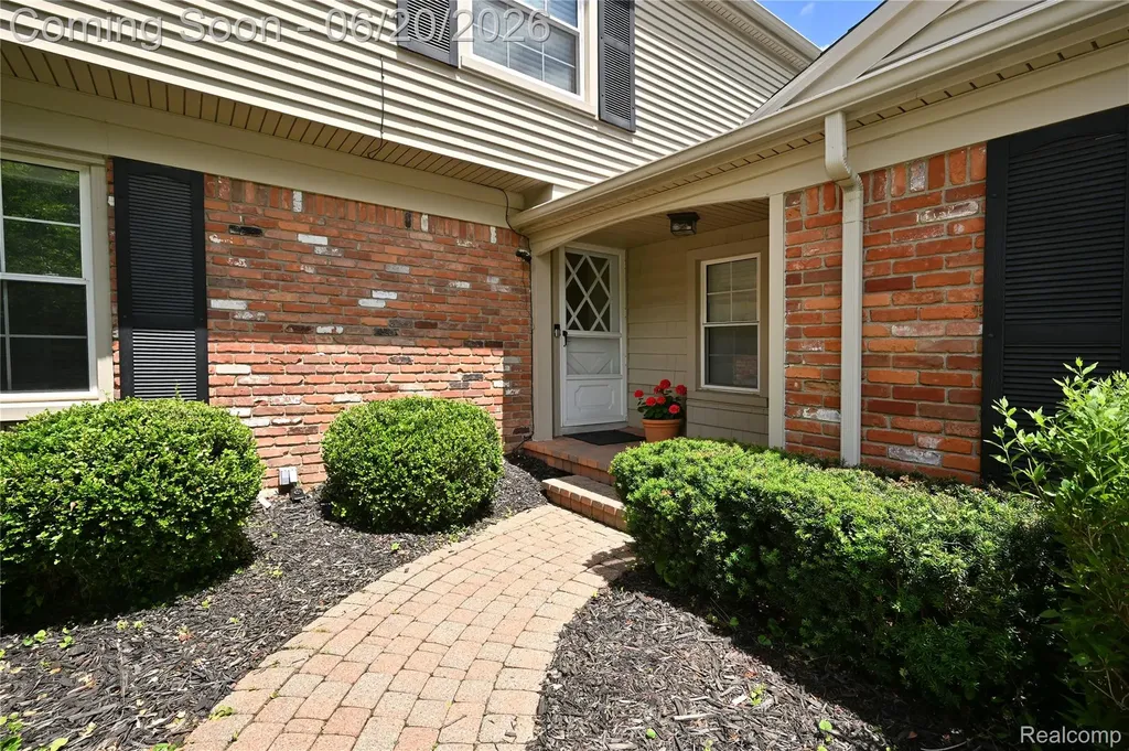 31310 Foxboro Way Beverly Hills Village MI 48025