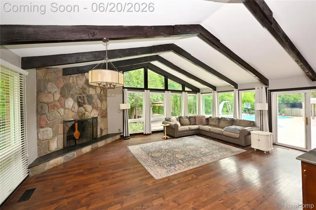 31310 Foxboro Way Beverly Hills Village MI 48025