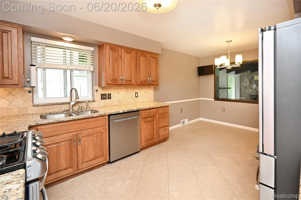 31310 Foxboro Way Beverly Hills Village MI 48025