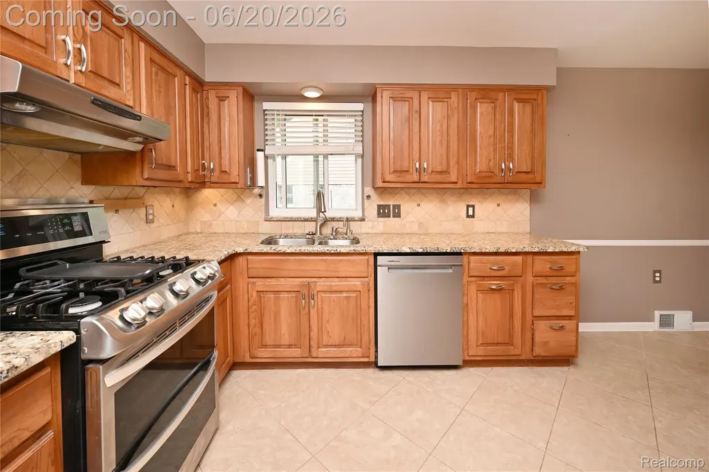 31310 Foxboro Way Beverly Hills Village MI 48025