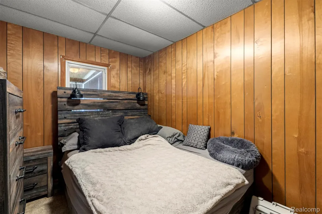 5706 Robindale Avenue Dearborn Heights City MI 48127