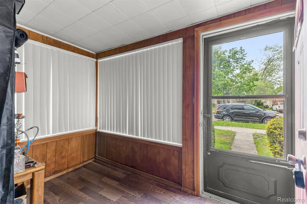 5706 Robindale Avenue Dearborn Heights City MI 48127