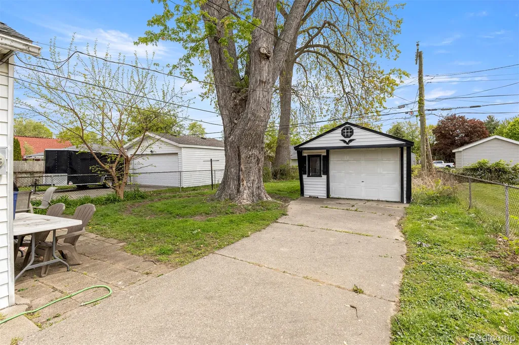 5706 Robindale Avenue Dearborn Heights City MI 48127