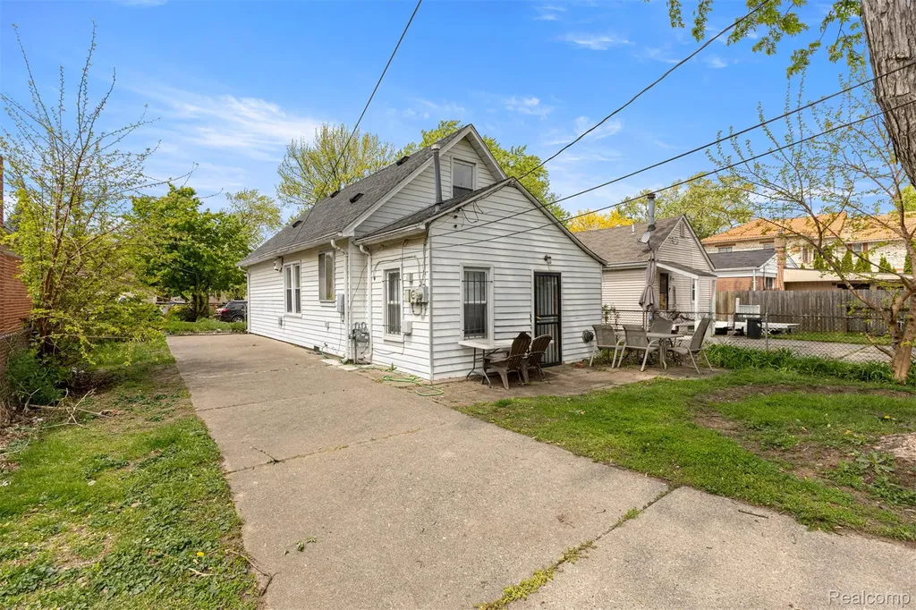 5706 Robindale Avenue Dearborn Heights City MI 48127