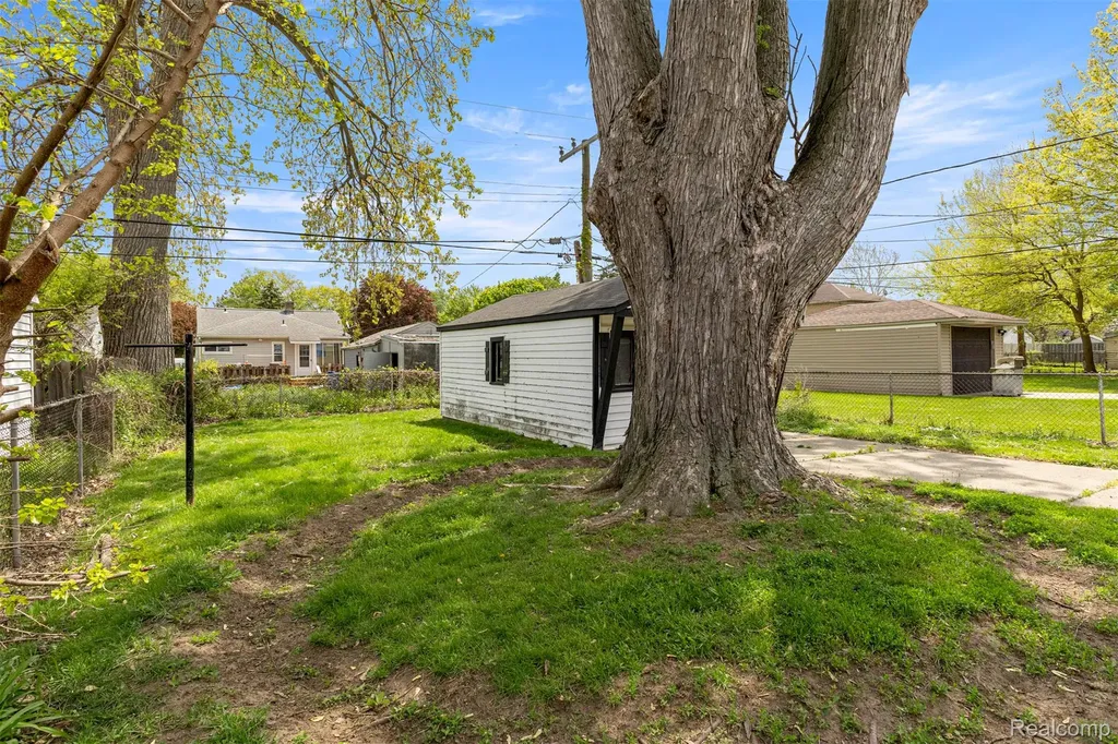 5706 Robindale Avenue Dearborn Heights City MI 48127