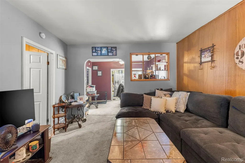 5706 Robindale Avenue Dearborn Heights City MI 48127