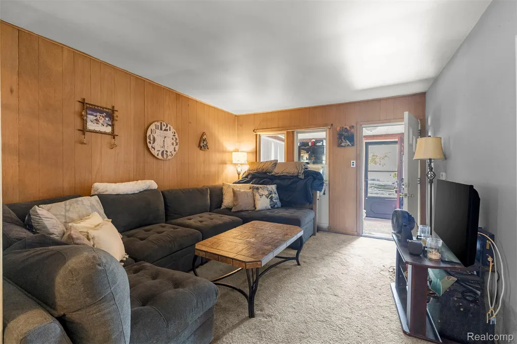 5706 Robindale Avenue Dearborn Heights City MI 48127