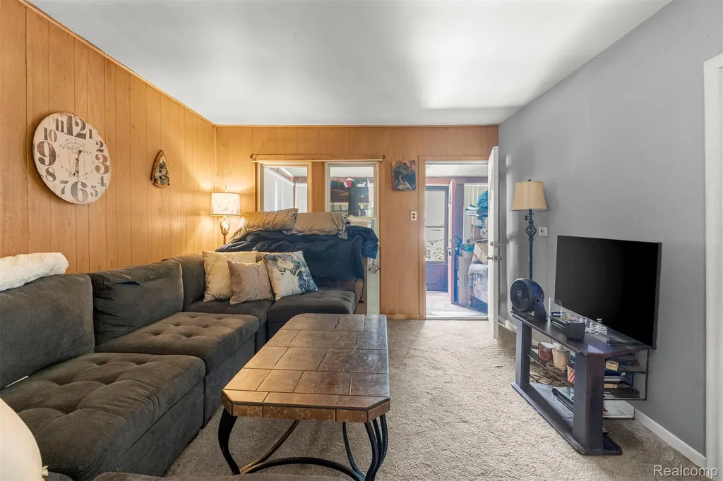 5706 Robindale Avenue Dearborn Heights City MI 48127