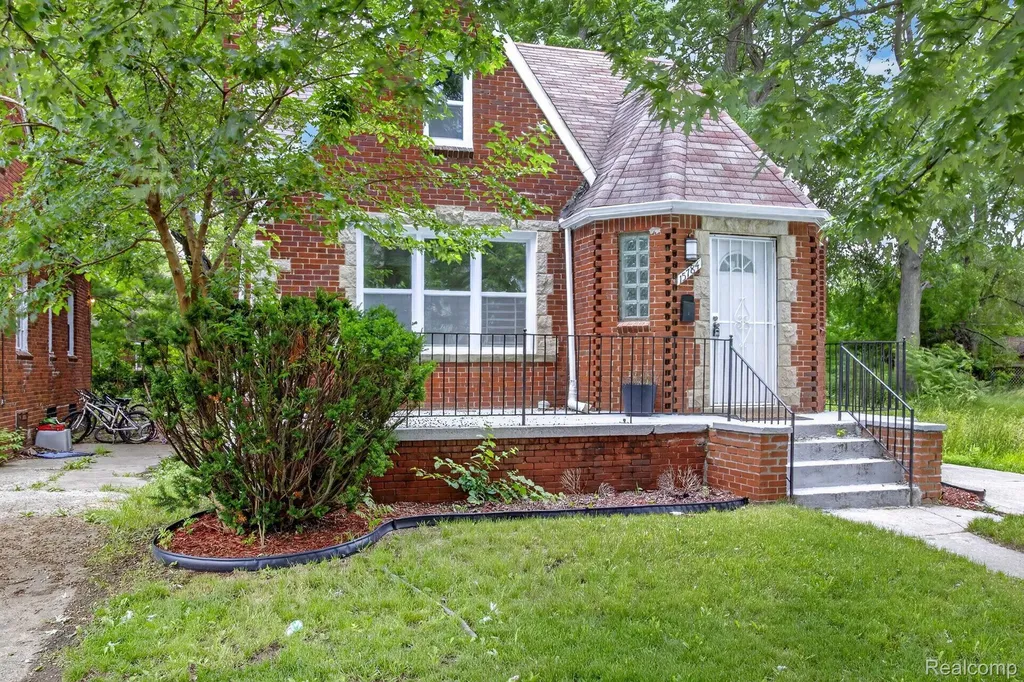 15784 Pinehurst Street Detroit City MI 48238