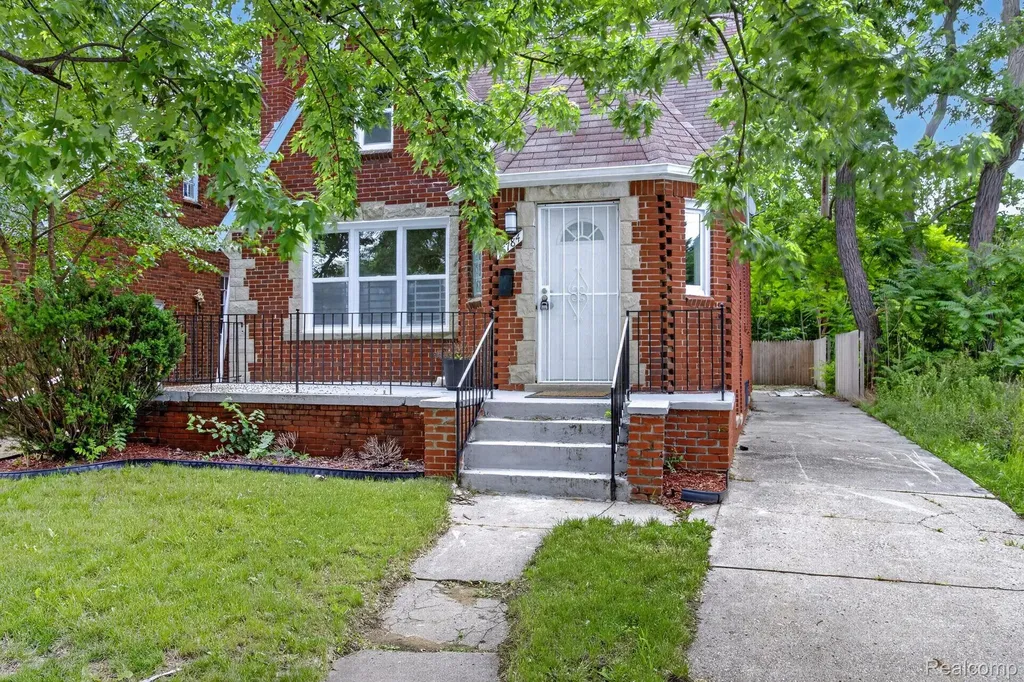 15784 Pinehurst Street Detroit City MI 48238