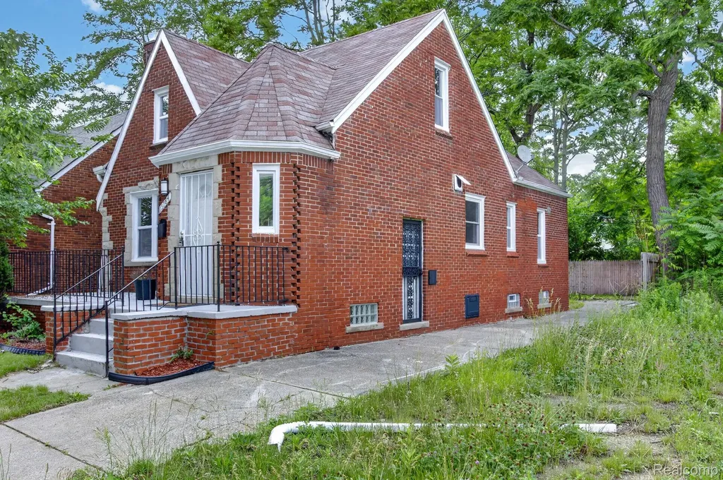 15784 Pinehurst Street Detroit City MI 48238