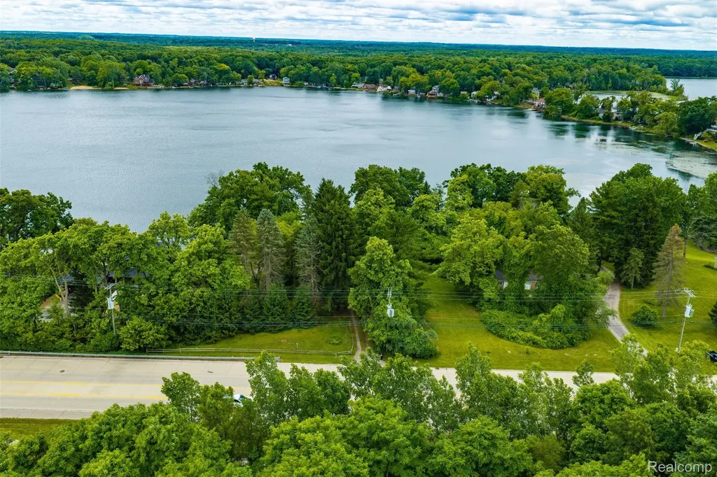 Vl 2 Grand River Road Green Oak Township MI 48116